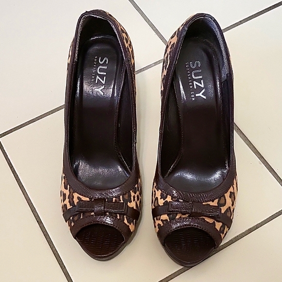 Sassy Faux-Suede Leopard Peep-Toe Heels! - Picture 10 of 10